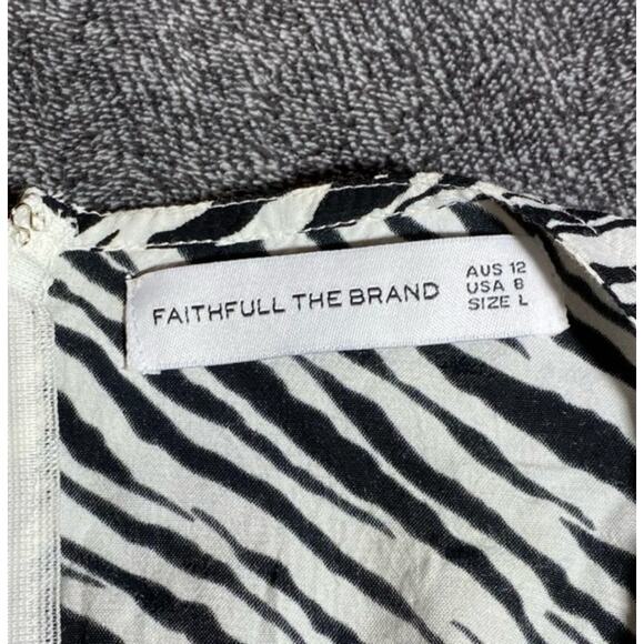 Faithfull The Brand Zebra Print V-neck Dress ( 8 ) - Picture 4 of 11